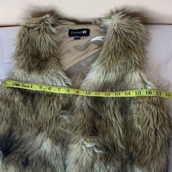 Forever 21 Shaggy Faux Fur Brown Vest Size Small - Picture 8 of 11